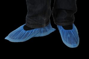 Surchaussure CPE bleue paquets de 100 unités.