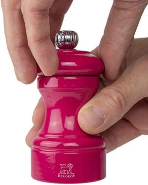 Moulin à poivre manuel en bois laqué, rose bonbon, 10 cm - PEUGEOT – Image 4