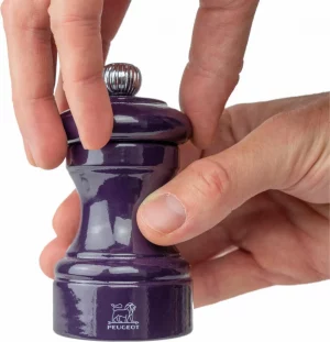 Moulin à sel manuel en bois laqué, Aubergine, 10 cm – Image 3